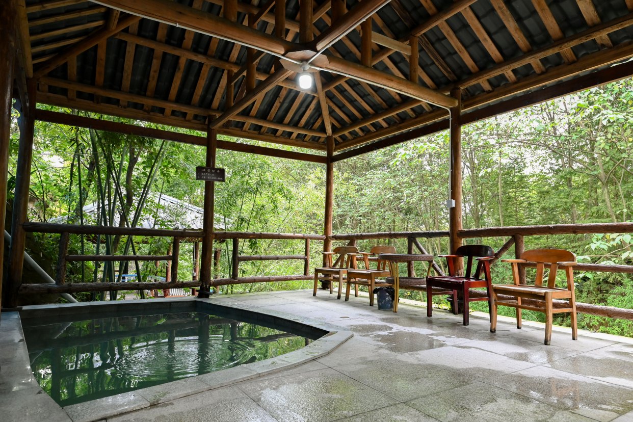 天冷了能去哪儿遛娃?在成都周边享受山林中的温泉度假区!