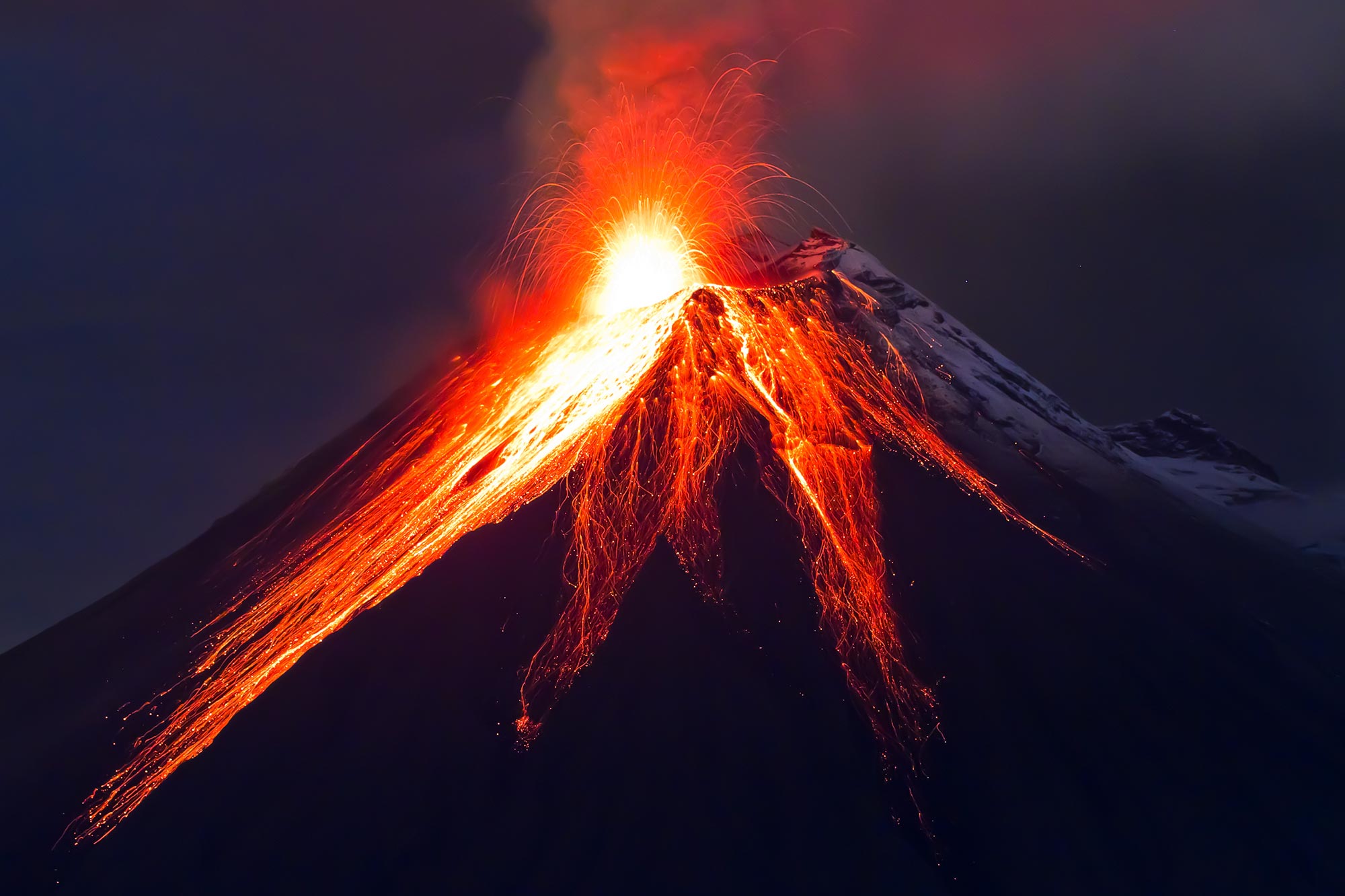 火山爆发高清壁纸图片