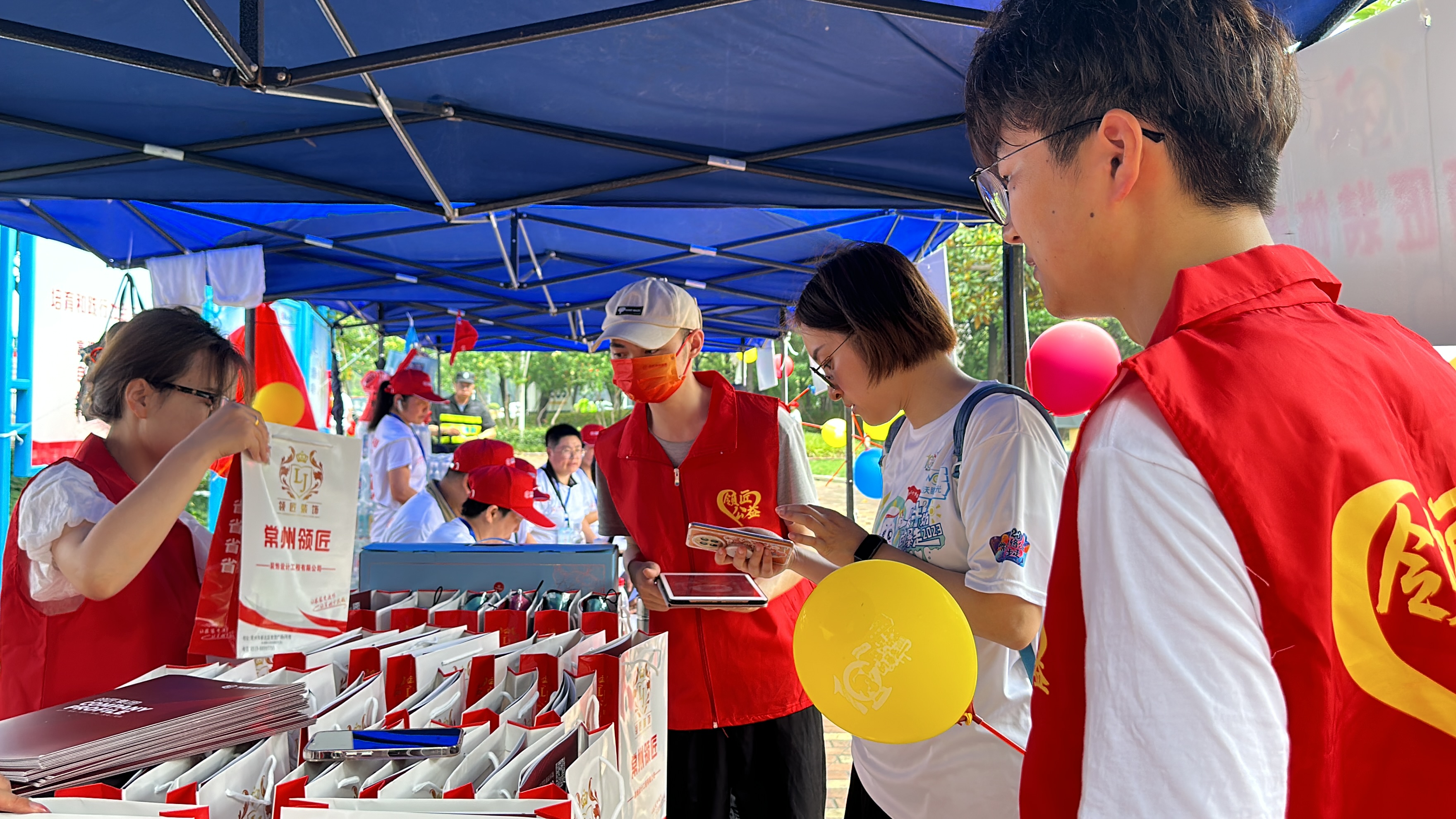 为爱暴走!领匠装饰助力常州"一袋牛奶的暴走 "大型公益活动