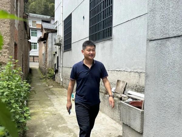 张立超,村民们喊你不许走!