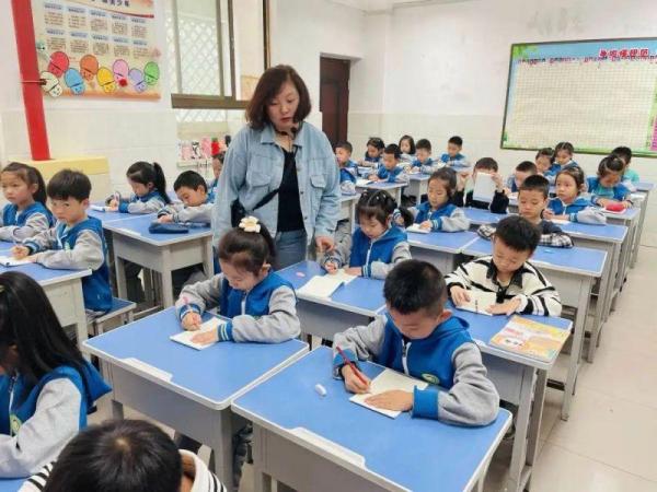 爱眼护眼 守护"视"界——宝鸡市金台区东仁堡小学开展近视防控教育