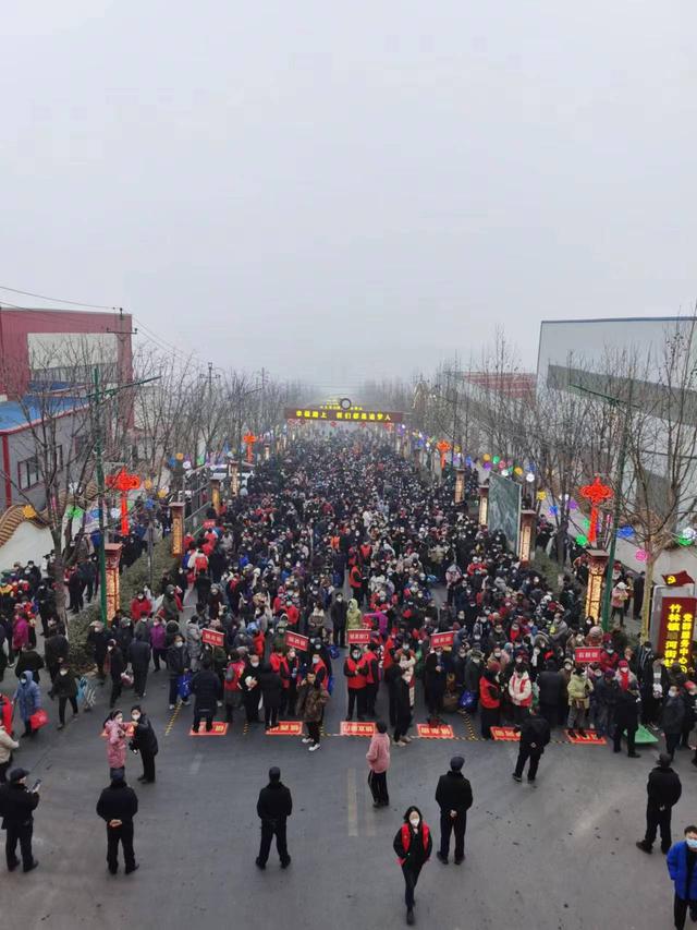 竹林镇举行第41次年货分发活动