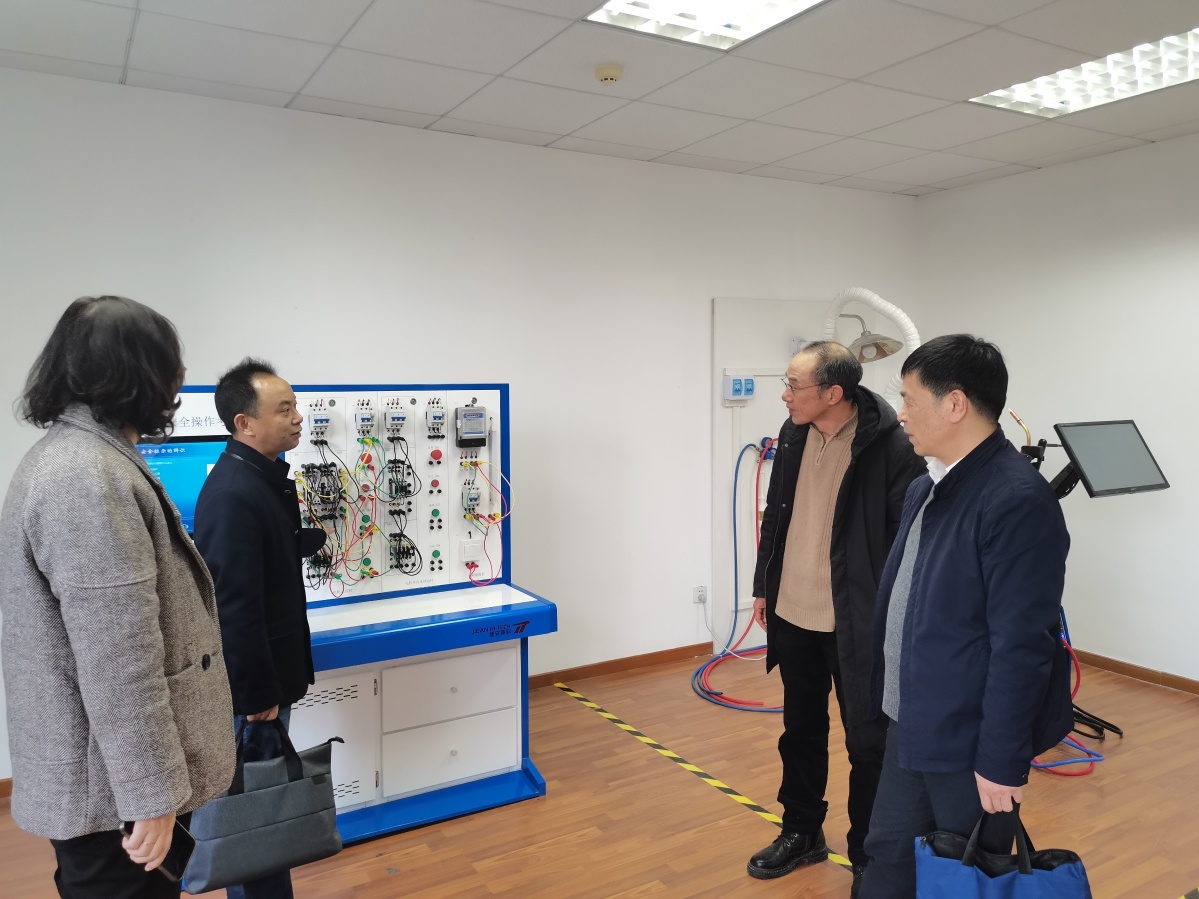 施建新赴秀洲区开展安全培训"三服务"活动