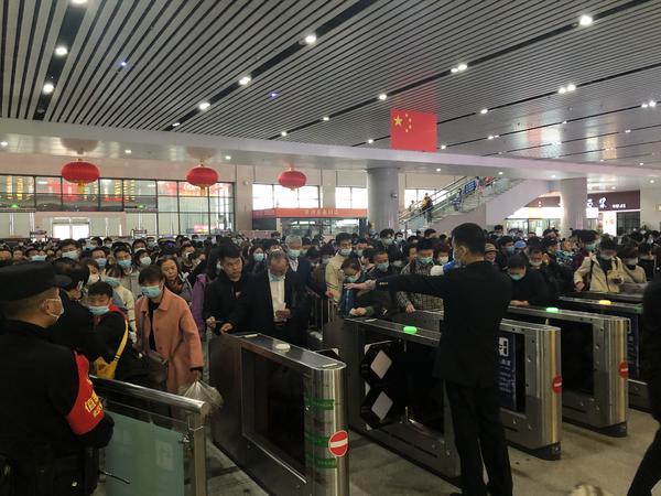 信阳东站黄金周旅客运输预计达11.5万人