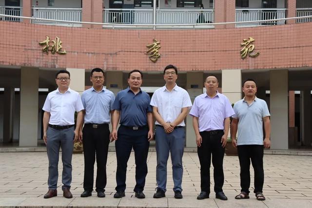 黄冈师范领导到麻城二中看望挂职副校长沈博士并进行调研交流
