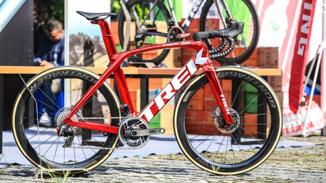 trek madone幻彩红队版涂装首次亮相国内 颜色太正了
