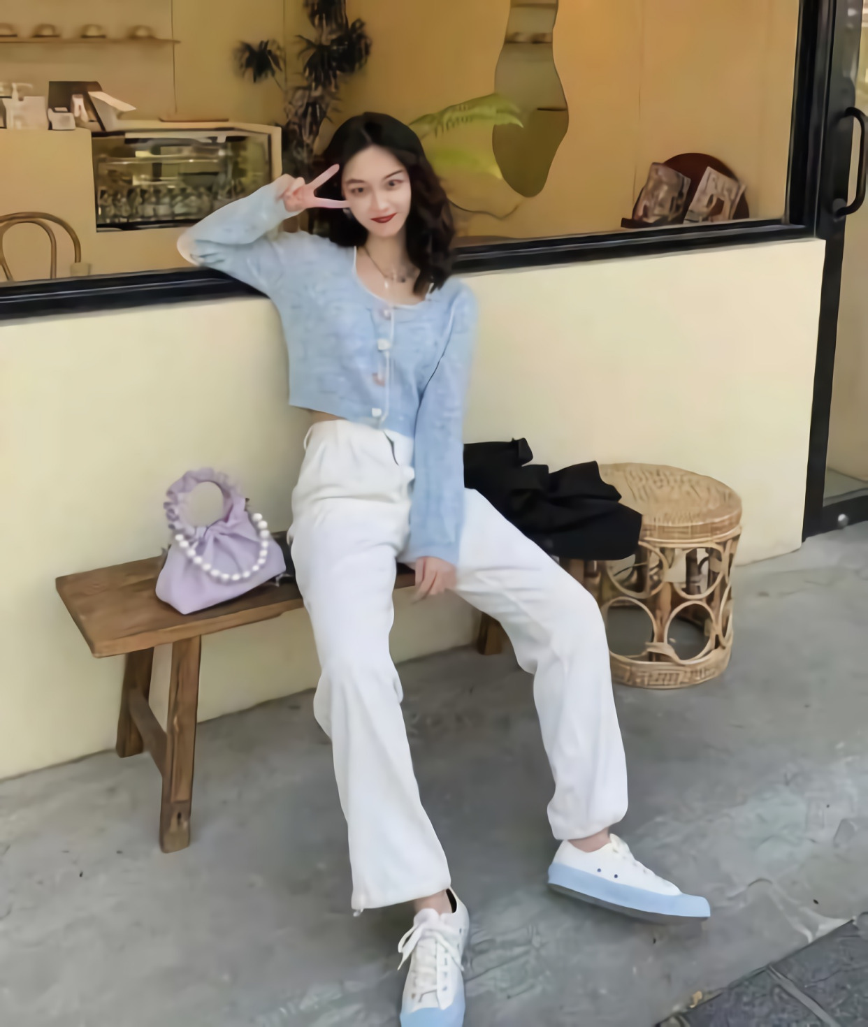 白色运动裤与衣服鞋子如何搭配,颜色不同风格也不同,喜欢就试试