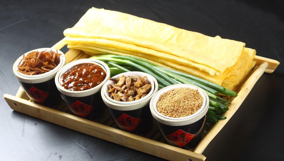 好客山东,煎饼卷大葱:美食与文化的完美结合