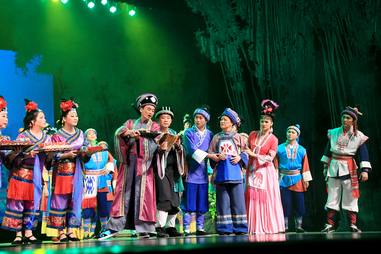 彩调歌舞剧《刘三姐》剧照  宾阳 摄