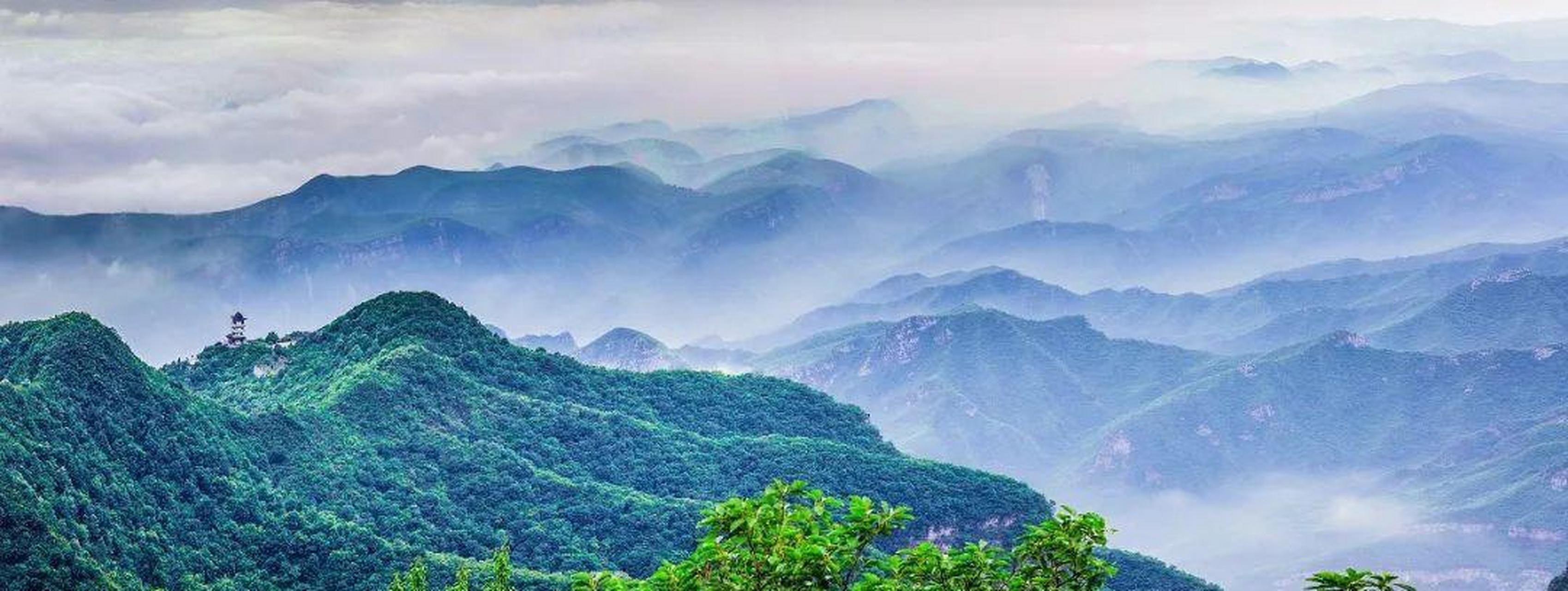 雾霭缥缈山俊秀 流岚翻涌水玲珑 一场谷雨过后 云台山一片烟波浩渺 座