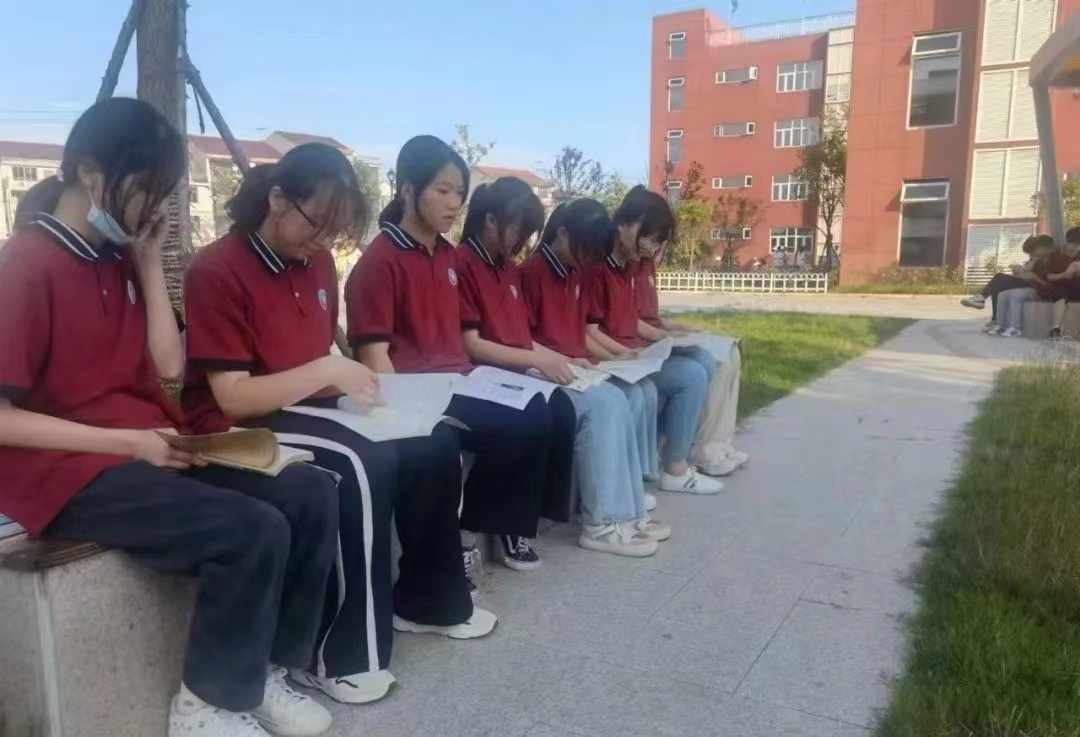 「家门口的好学校」黄梅县滨河中学:春风化雨,德育花开香满园