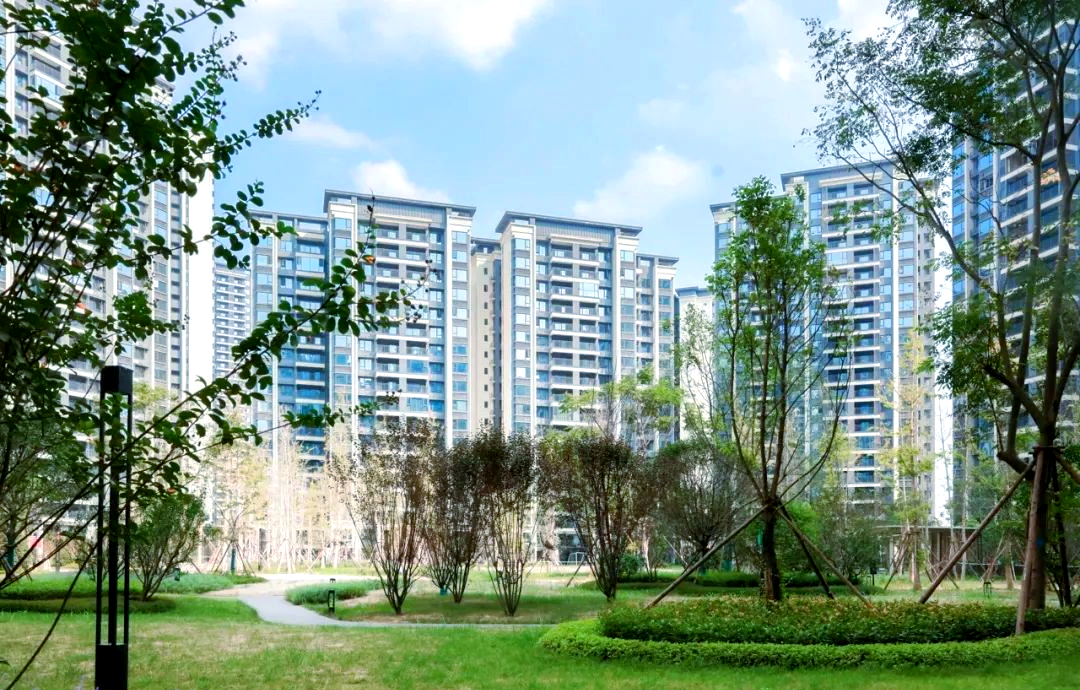 融创江口水镇再迎大规模住宅交付,累计交付量突破万套大关