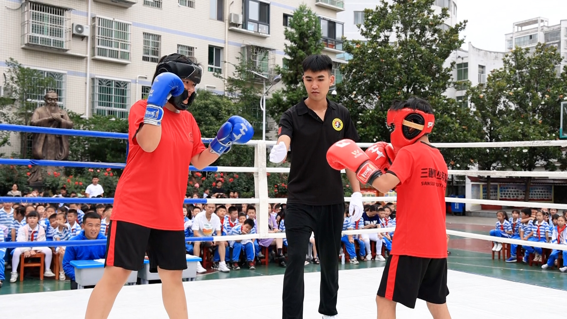 三穗县首届校园搏击比赛在三穗县城关第一小学火爆开赛