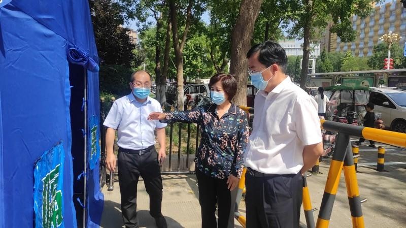 岳爱云检查学校疫情防控工作