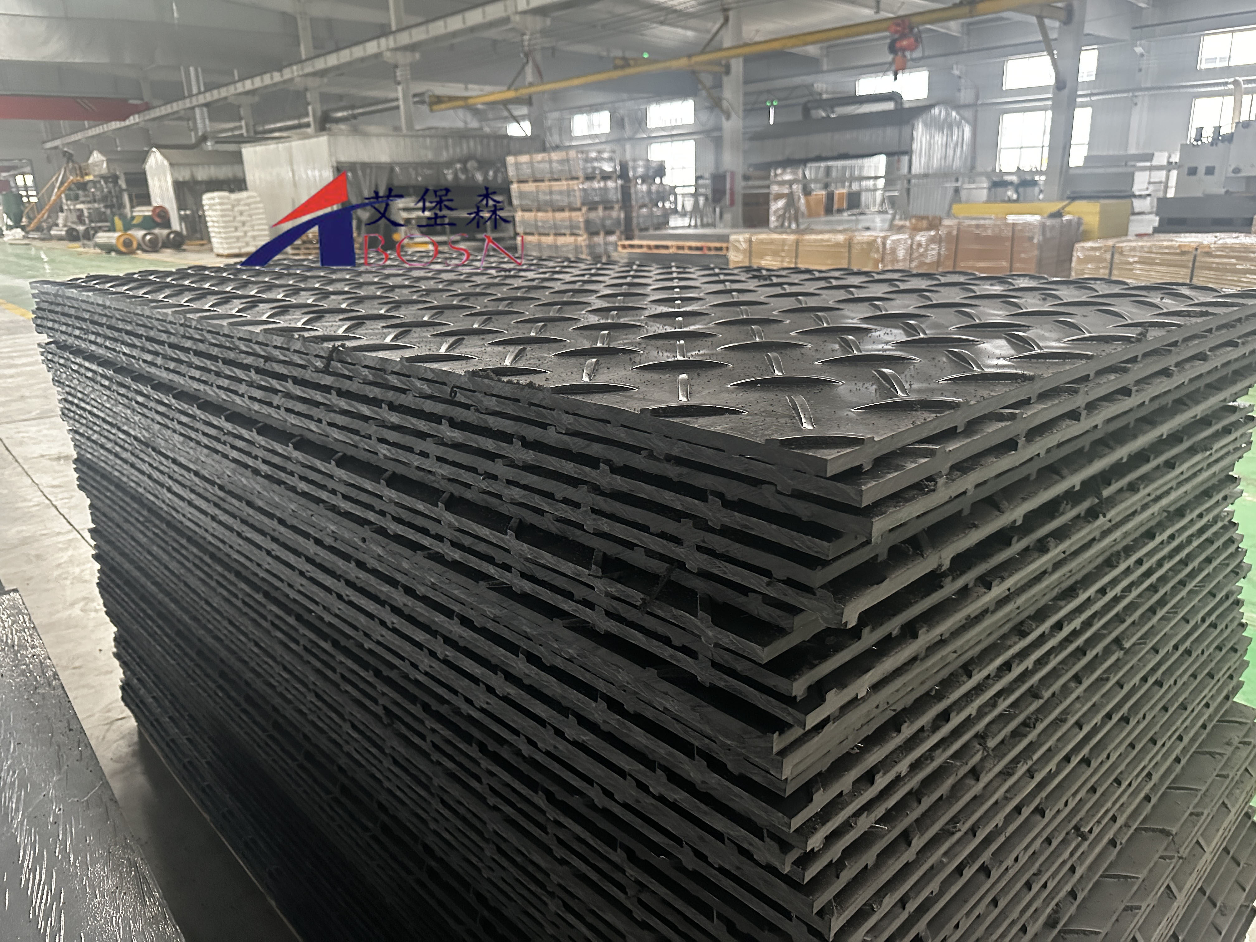 超高分子量聚乙烯临时铺路垫板是现代道路施工的重要辅助材料