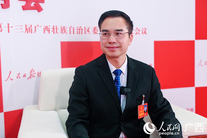 人民网专访广西人大代表,宾阳县县长梁展凡