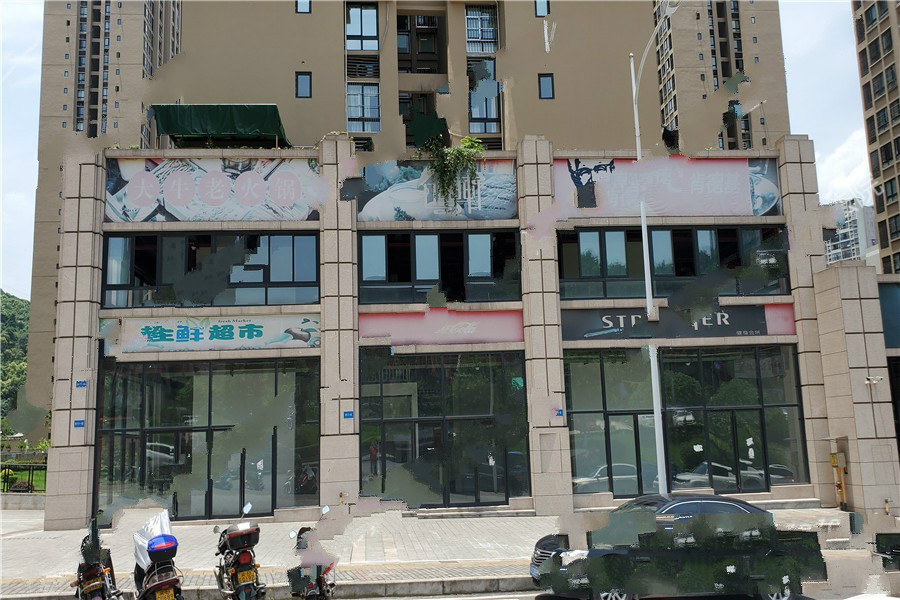 綦江康德城市花园三套店铺变卖336万