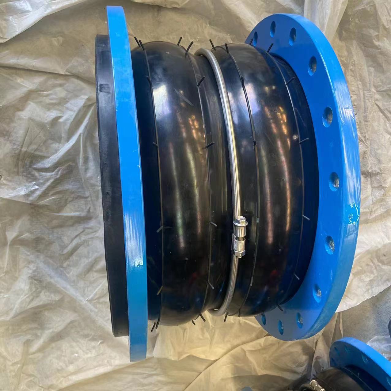 双球体橡胶接头中间加置增压环的作用