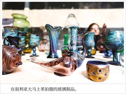 手工玻璃制品展现非遗魅力(环球掠影)