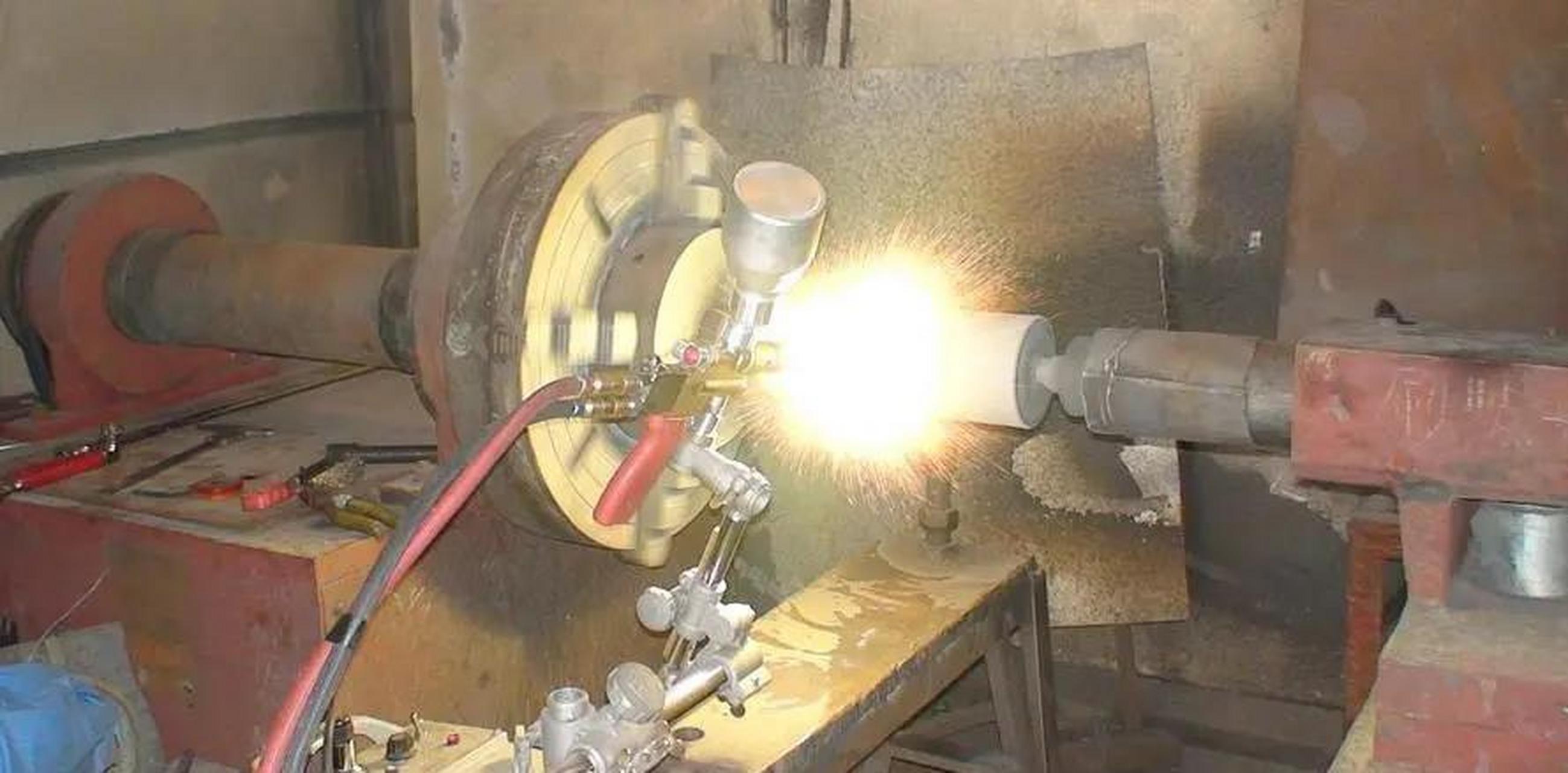 机械设备维修中热喷涂与喷焊技术  在维护和修理中,热喷涂和焊接技术