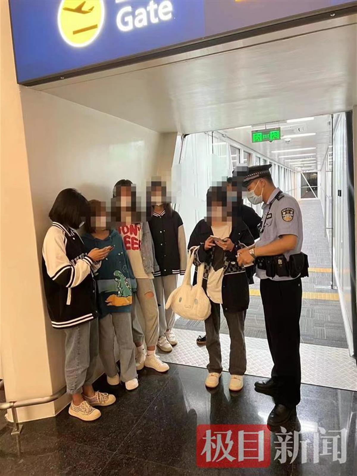 多名云南未成年少女离家出走武汉机场民警管吃管喝等父母来接人