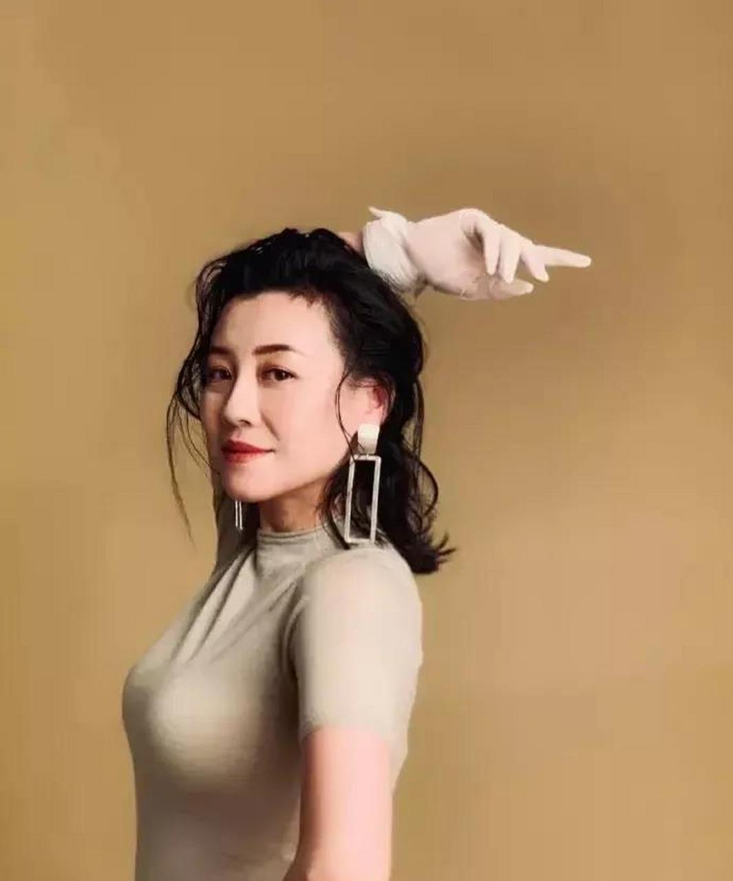 刘琳,1974年出生于北京,毕业于北京电影学院表演系,中国内地女演员.