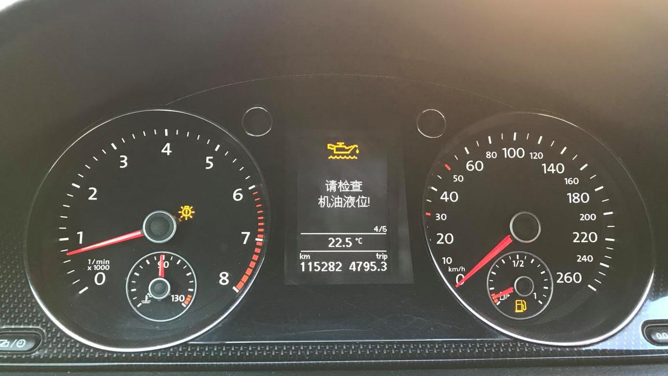 当您的速腾汽车机油指示灯持续亮起,即使在更换机油后仍未熄灭,这时您