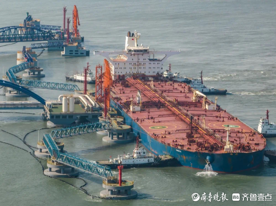 超大型船舶"同潮同进"!烟台港西港区迎来生产"小高峰"