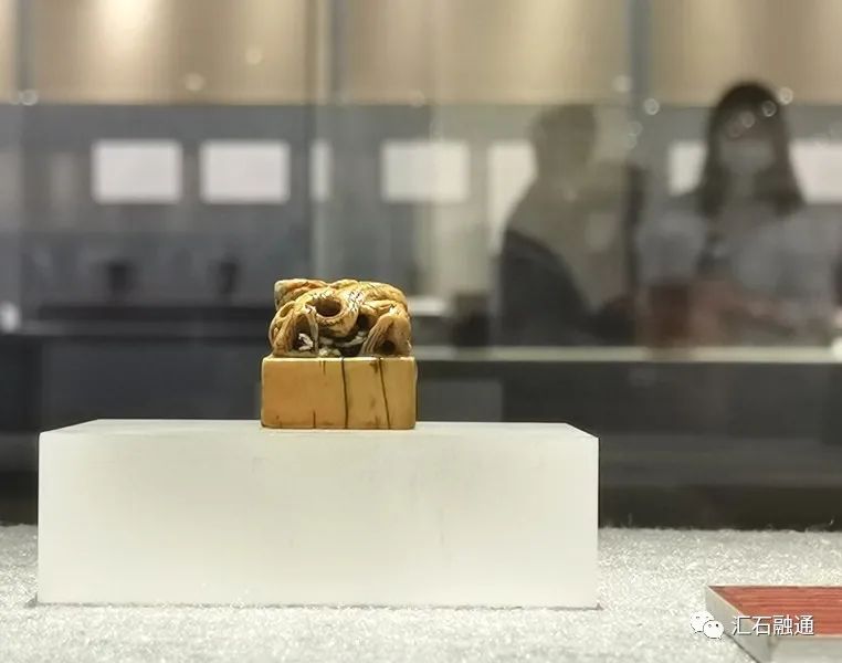 「谈古说今」倪云璐画《石交图》