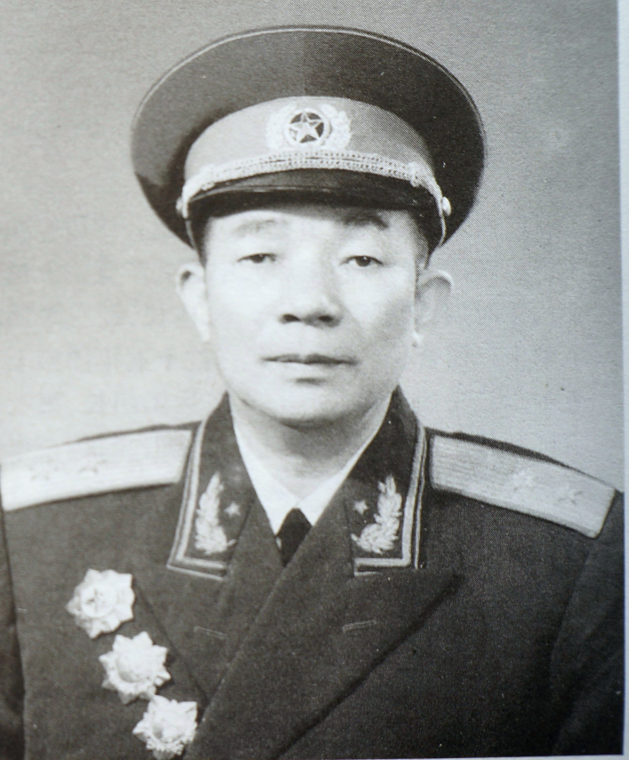 八路军最初十个团,两个留守,团长分别是谁?