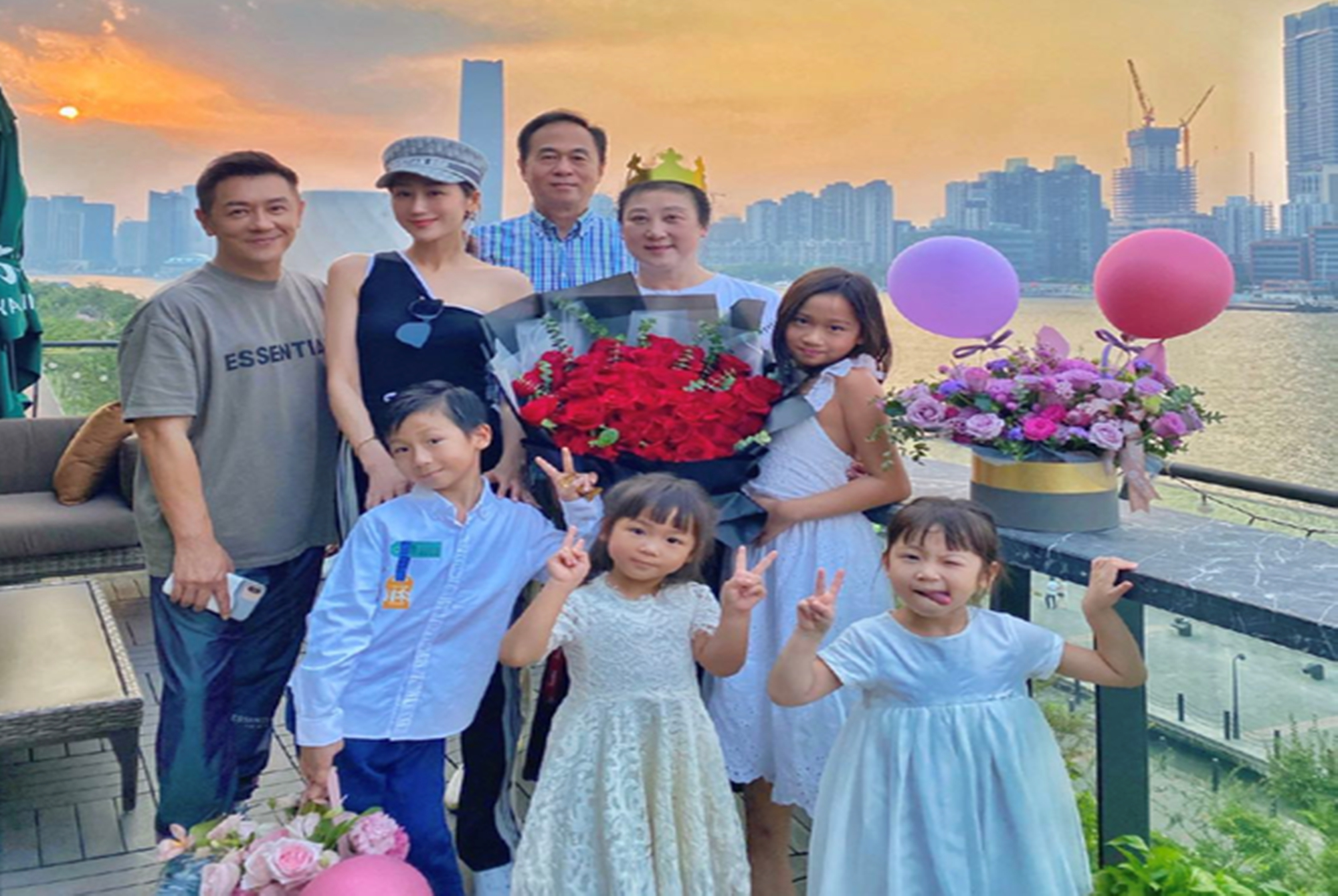 陈浩民一家八口罕见同框,5年4剖的蒋丽莎还要拼五胎,网友:活该