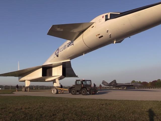 三马赫超音速轰炸机xb-70女武神,性能强大却为何被美军抛弃?