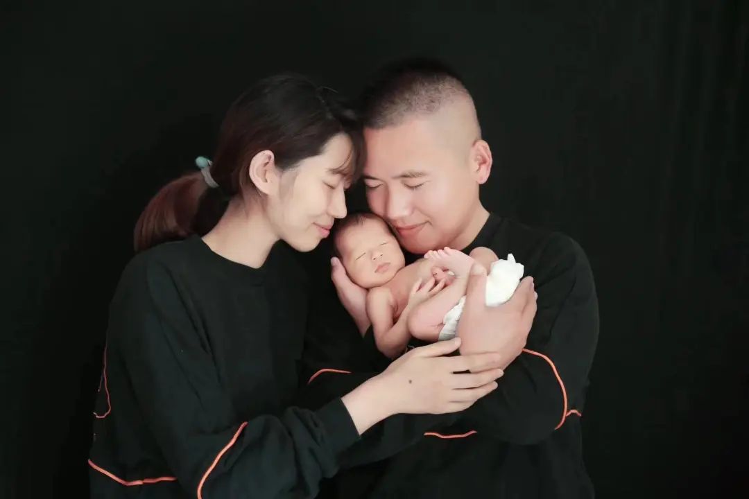 宋壁君,空降兵某部干部张凯妻子,青岛市海诺投资发展有限公司职工.