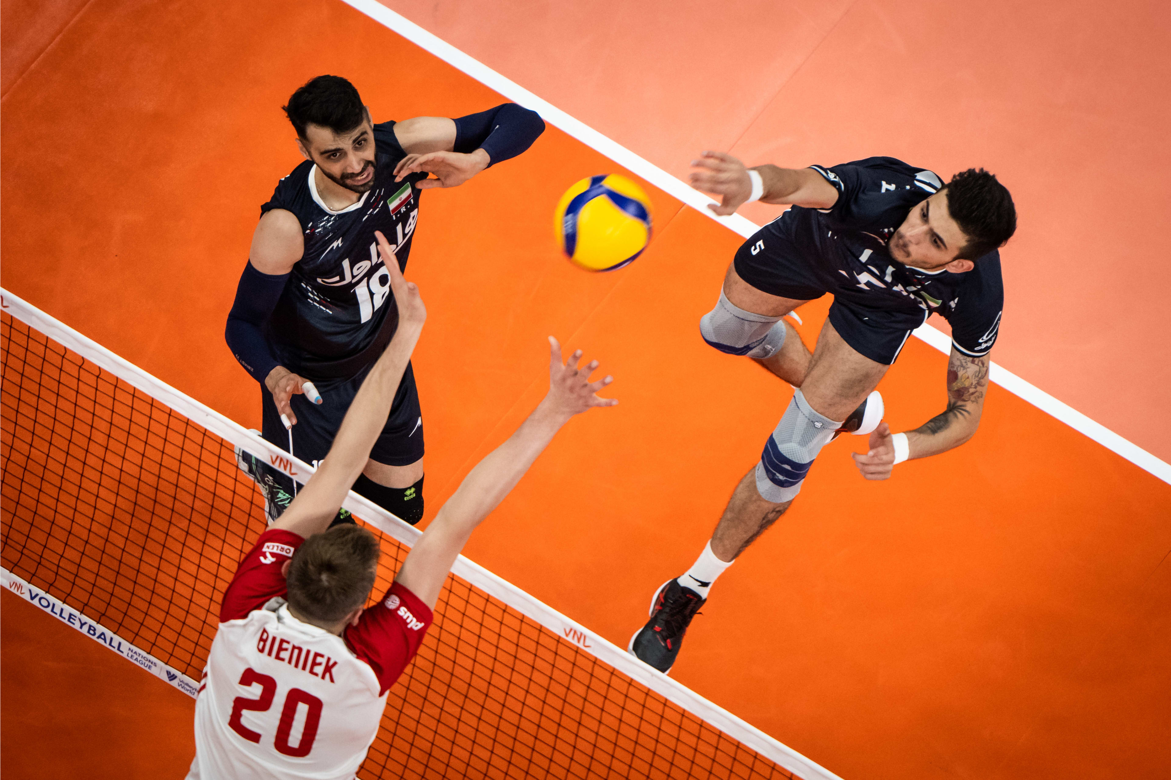 决胜局连卡10分!5局狂送41分,男排世界第一被伊朗逆转遭第二败