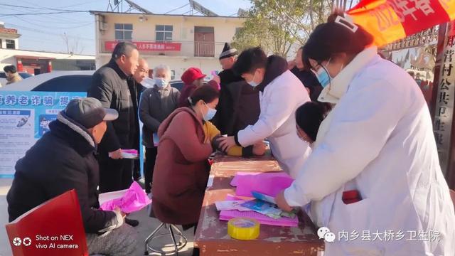 暖冬行动——内乡县大桥乡卫生院开展义诊活动,助力服务返乡民工健康