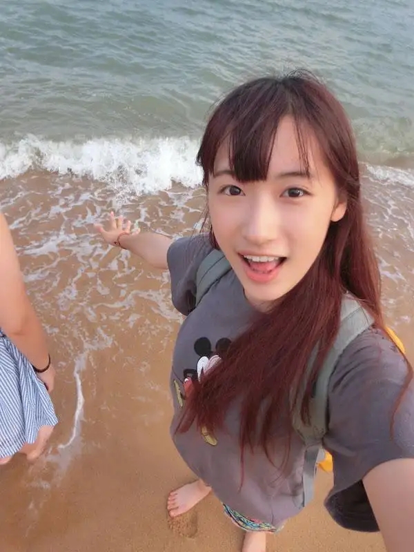 90后央视记者孙雨彤走红,本科复旦硕士哈佛,还有一位双胞胎姐姐