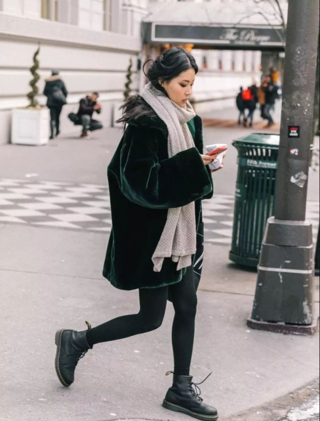 女人时髦入冬怎能少了马丁靴,搭配九分裤显瘦显高,小个子也适合