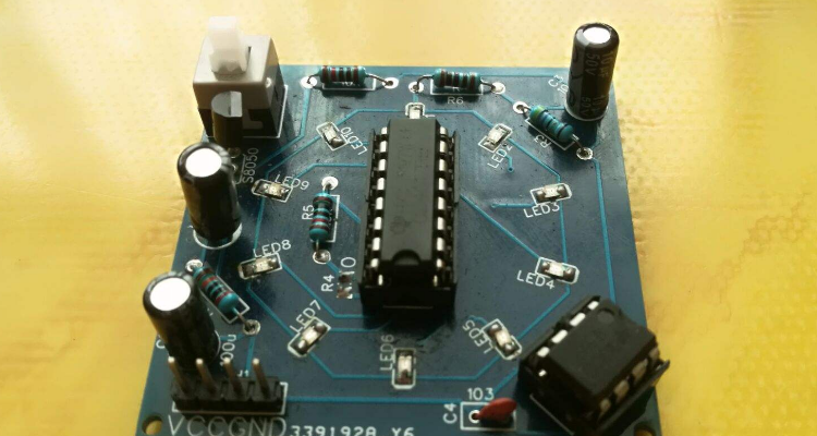 cd4017引脚图及功能