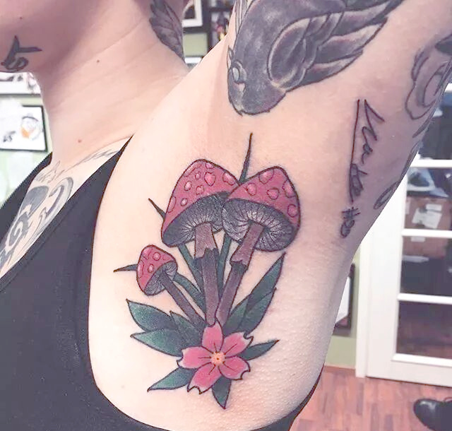 腋下纹身:独特艺术与极致挑战