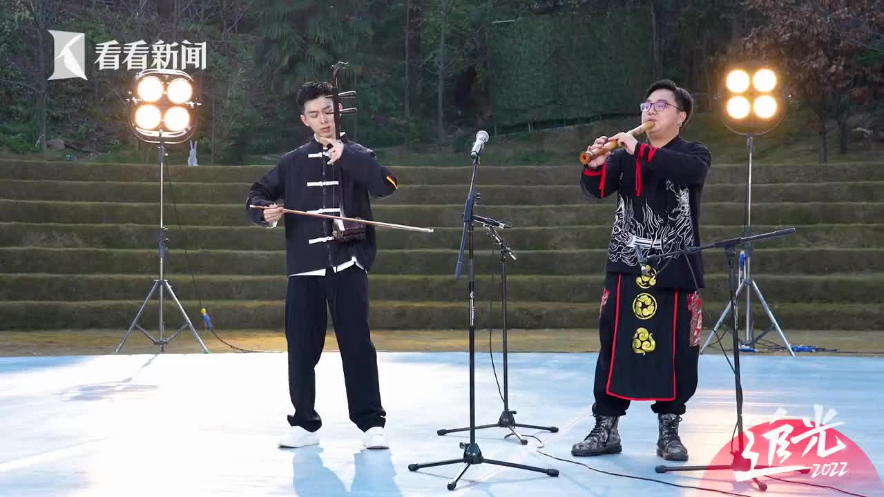 小陈同学刘鸣宇共同演唱万疆