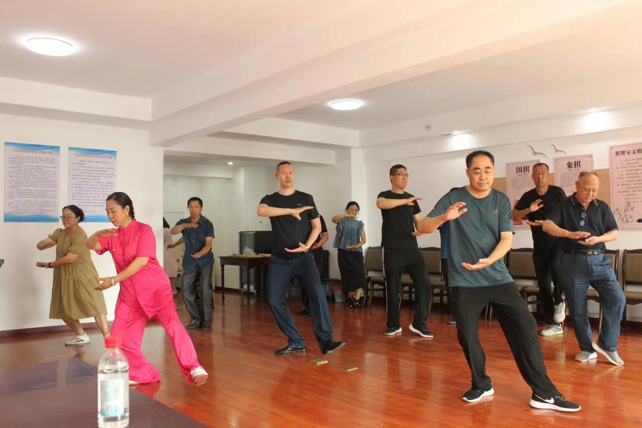 青岛市军休老年大学即墨区分校挂牌成立