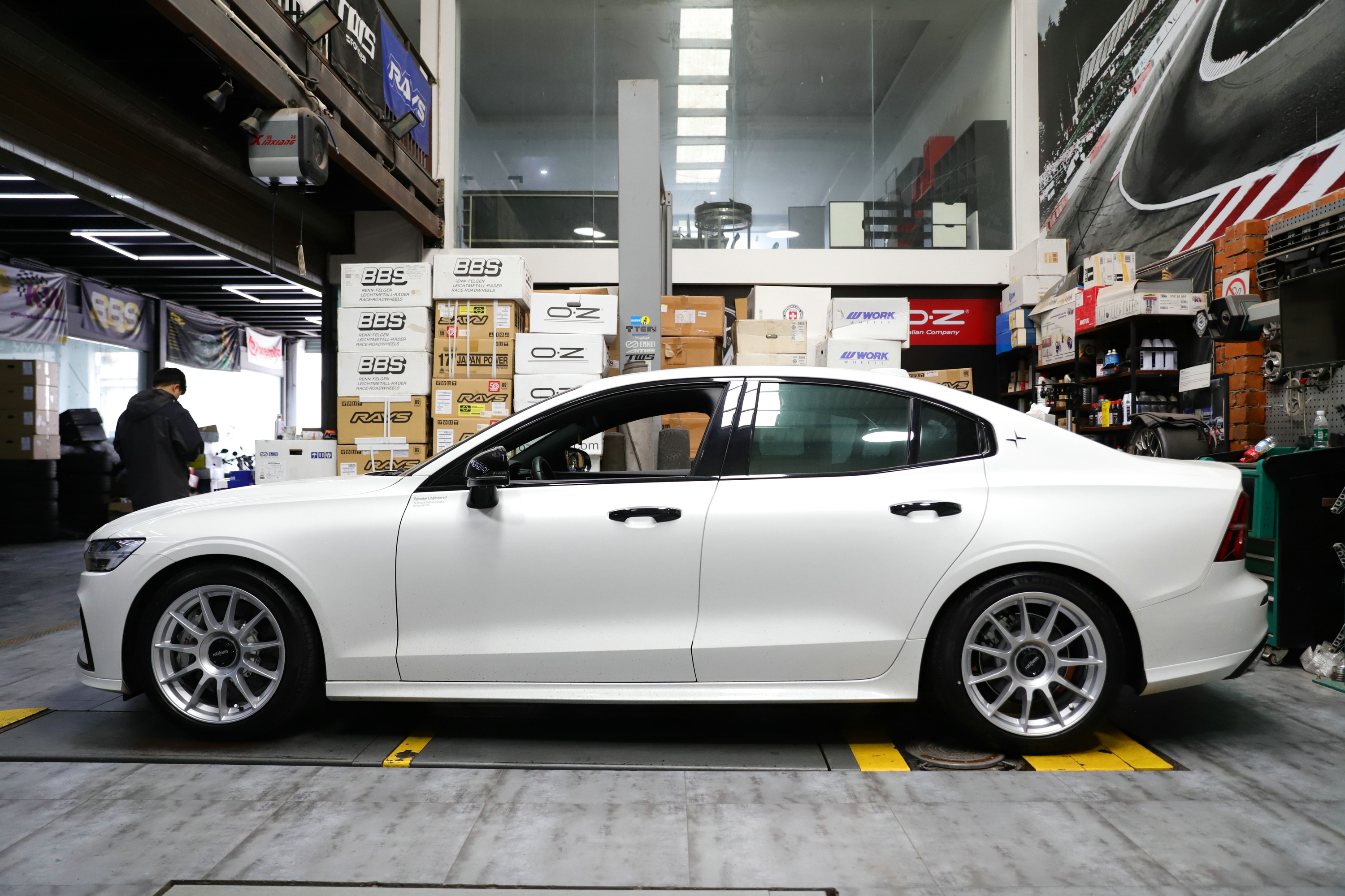 升级改装美国rotiform轮毂:让沃尔沃s60运动感十足