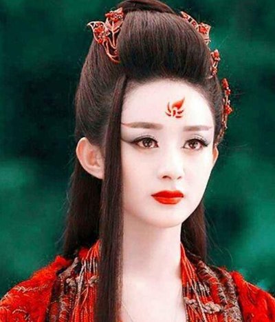 离婚后,赵丽颖独居上海喜欢一个人散步吃烤串,和陈晓的内核一致