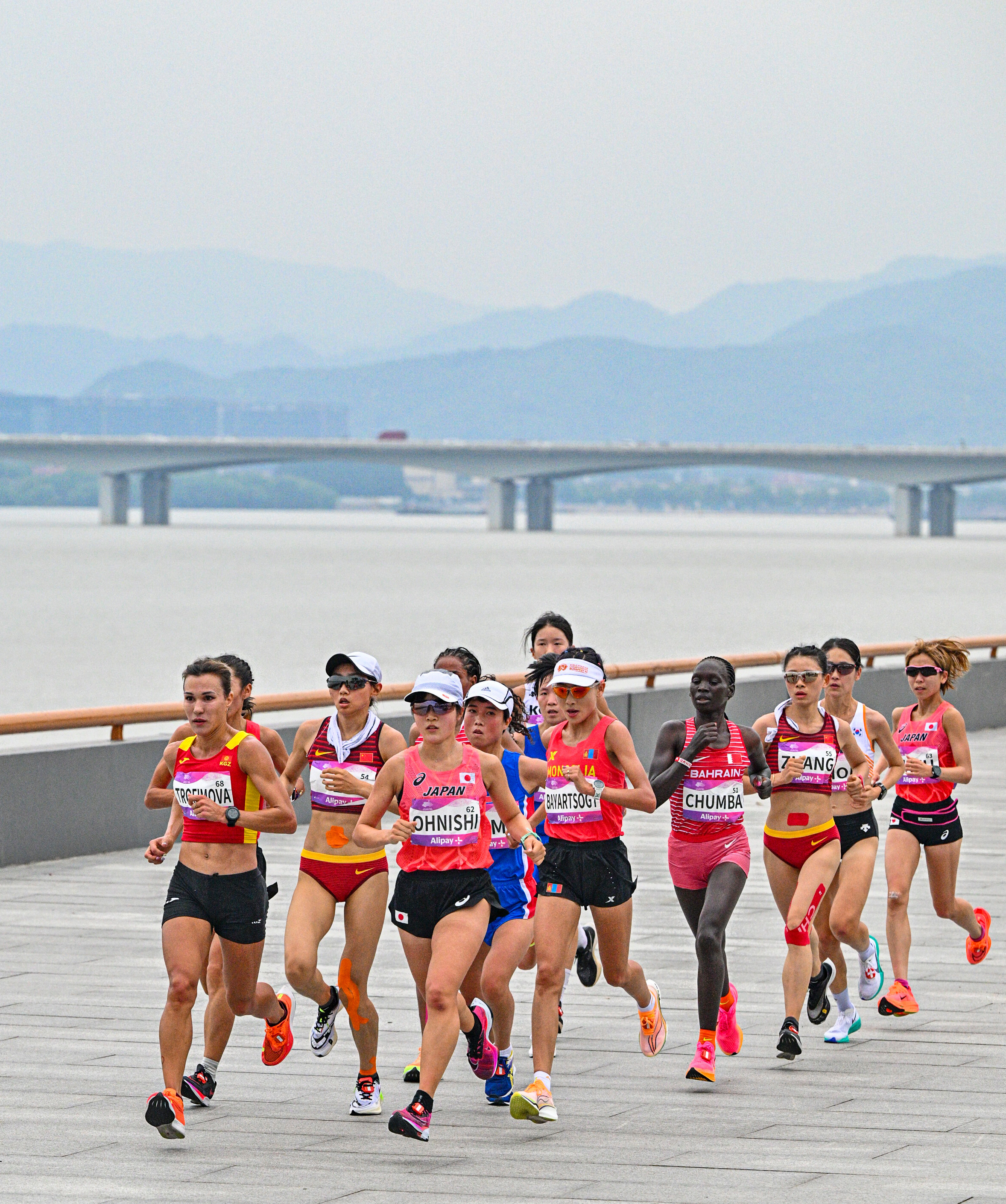 田径——女子马拉松决赛赛况(5)