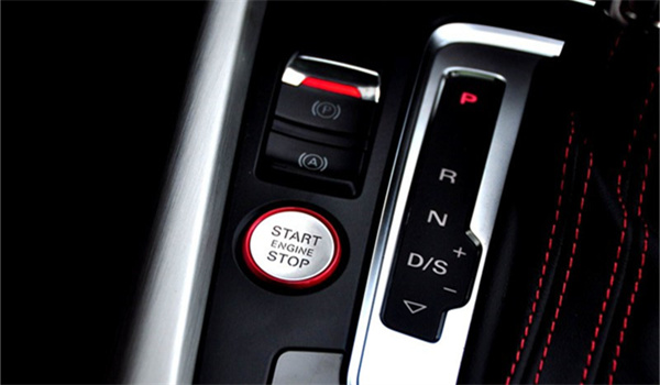 老款奥迪a4启动按钮在哪?