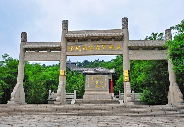 将军精神代代传——荣成伟德将军碑廊