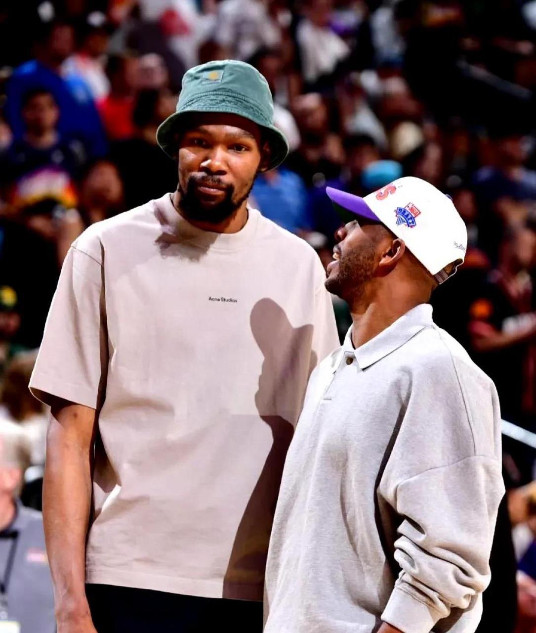 保罗和布克谈和杜兰特的关系: "这很酷,因为我们像家人一样相处了很长