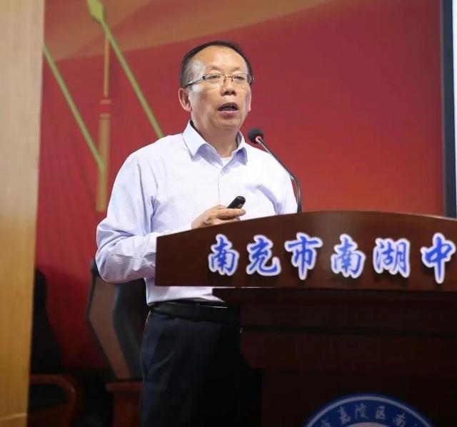 学习二十大,团结向未来——嘉陵区关工委到南湖中学开展宣讲活动