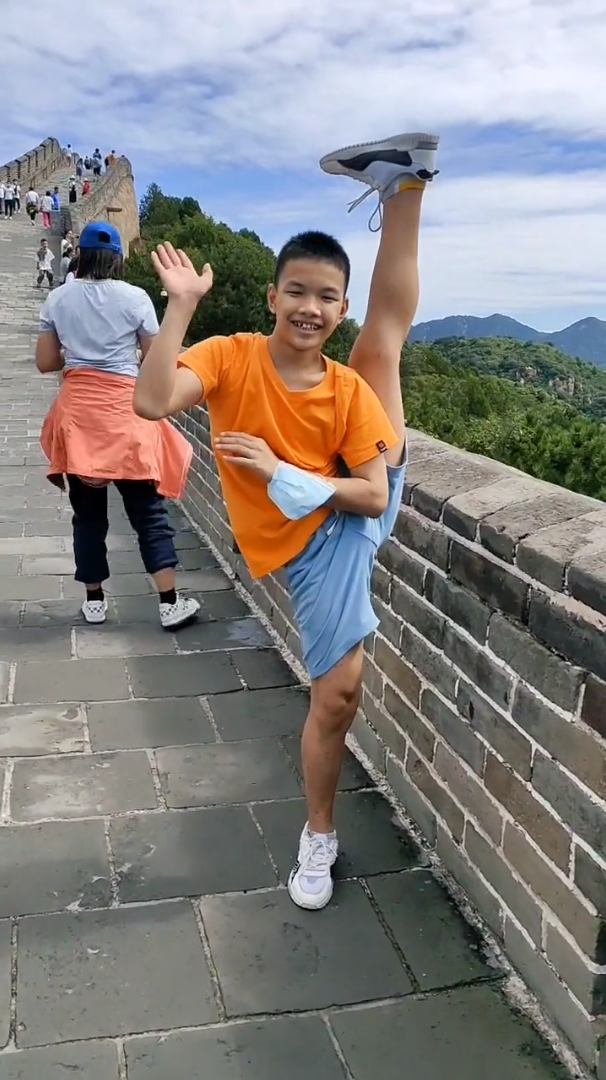 周向杰:广州12岁少年独创花式朝天蹬上央视,到底怎么练的呢?