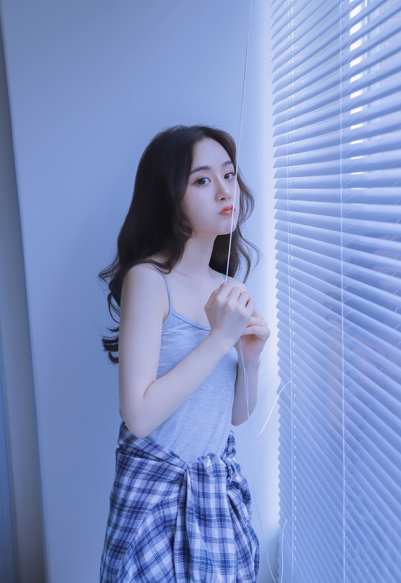 眉清目秀白嫩少女精致香肩小清新私房写真,有种想恋爱的感觉